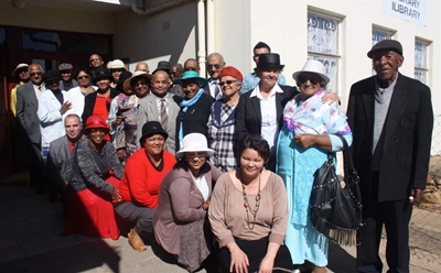 Senior burgers vir hul bydrae vereer